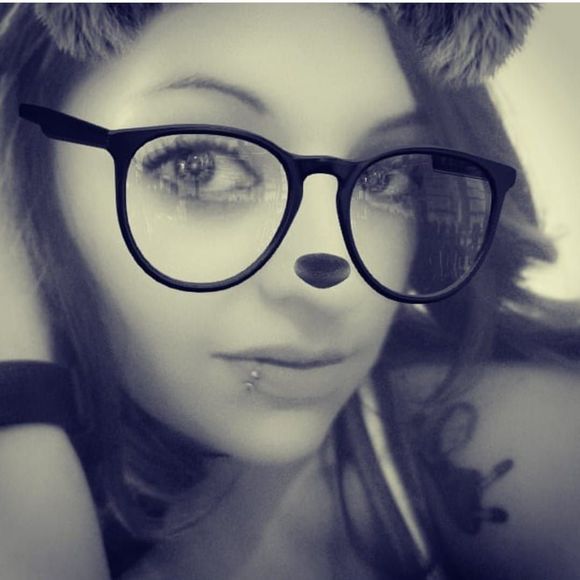 Meet your Posher, Cher - Picture 1 of 1